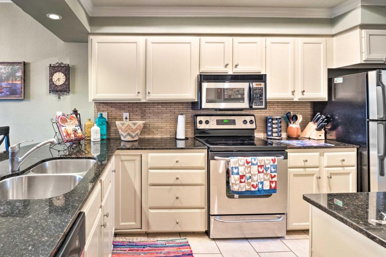 Lakefront Lago Vista Condo With Resort Amenities! Exteriör bild