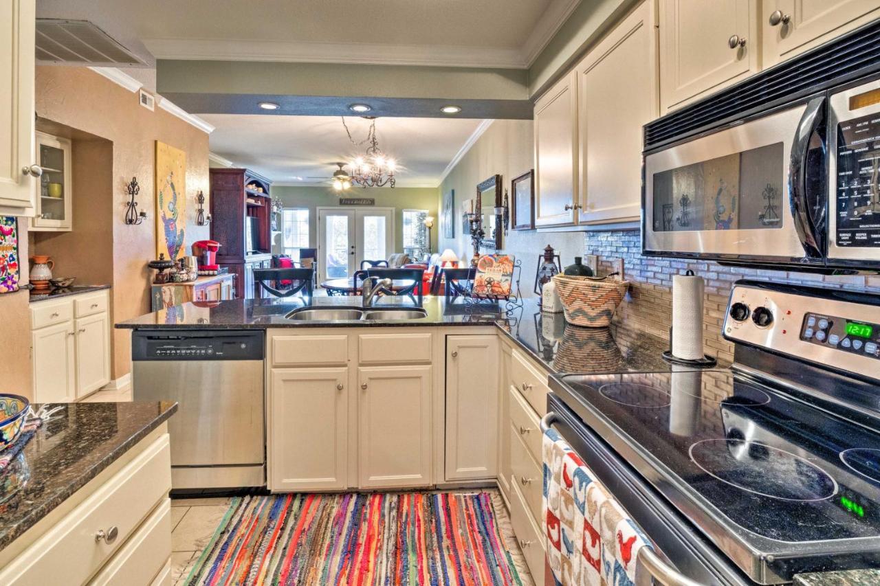 Lakefront Lago Vista Condo With Resort Amenities! Exteriör bild